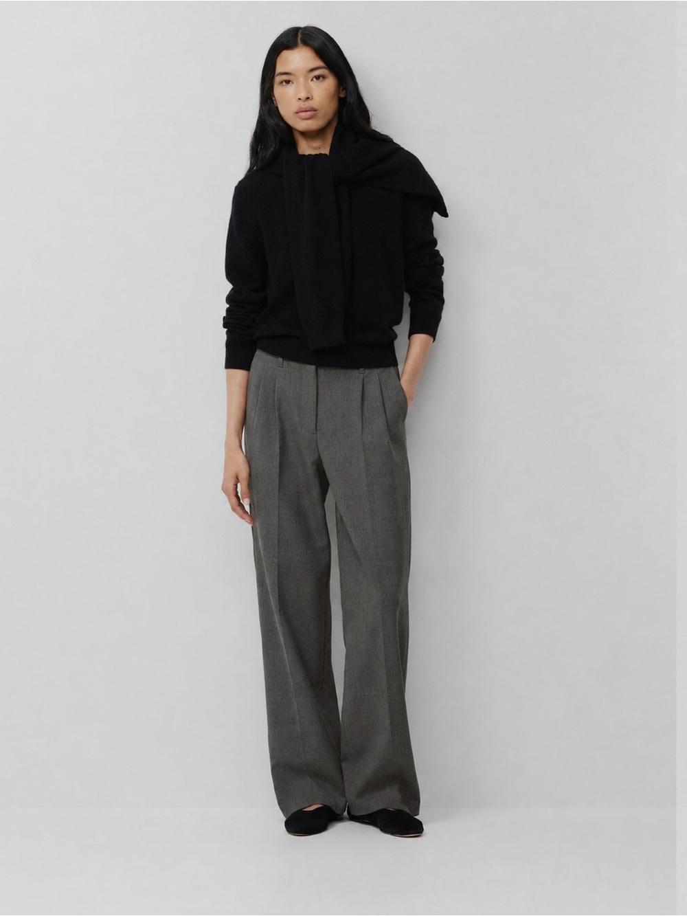 Aritzia Wide-Leg Women’s Trousers Short Length Gray